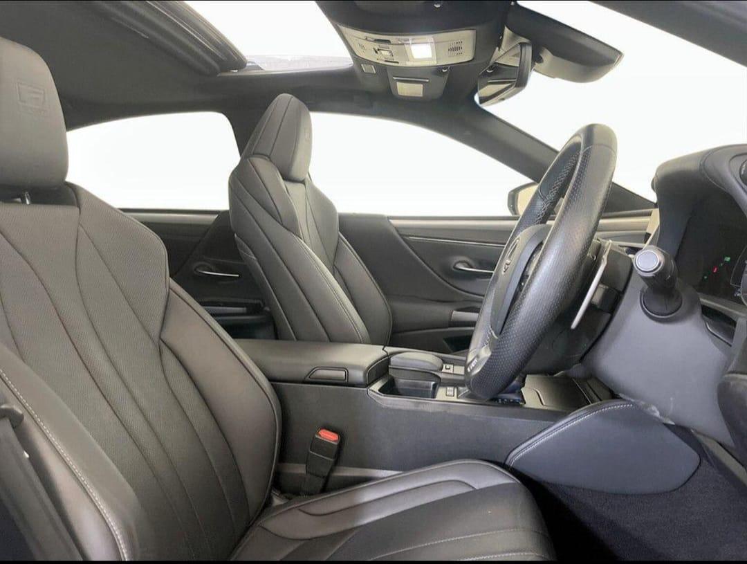 Leather front seats inside the AV Cars Lexus executive saloon